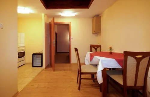 Aparthotel Astor Cracovia Bed and breakfast